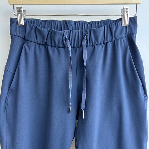 Lululemon On The Fly crop 23”, Navy blue, Size 4 B104 - Picture 5 of 7